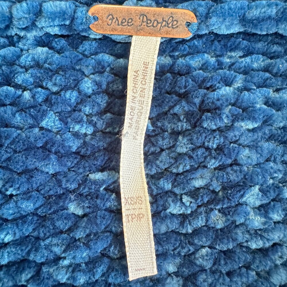 FREE PEOPLE Oversized Teal Chenille Cold Shoulder Sweater - Picture 4 of 7